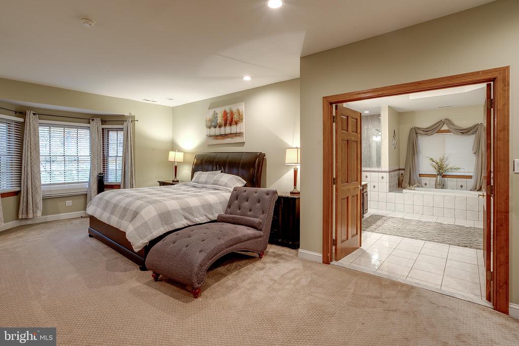 6 OAK RIDGE DRIVE