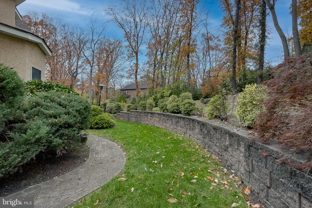 6 OAK RIDGE DRIVE