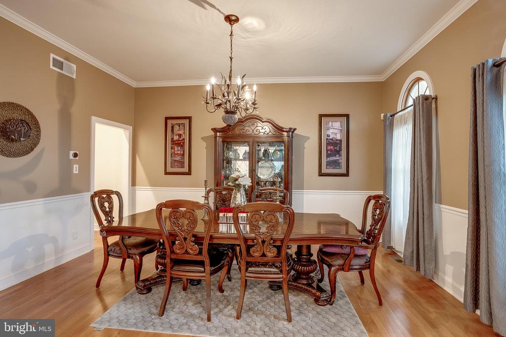 6 OAK RIDGE DRIVE