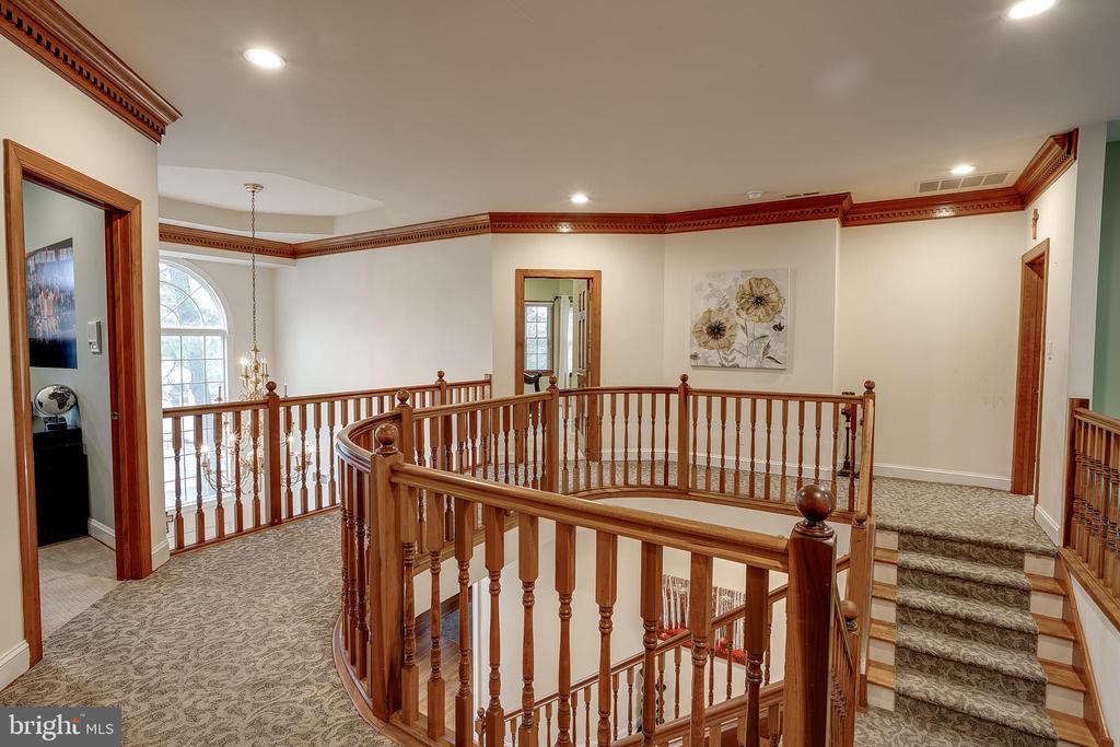 6 OAK RIDGE DRIVE