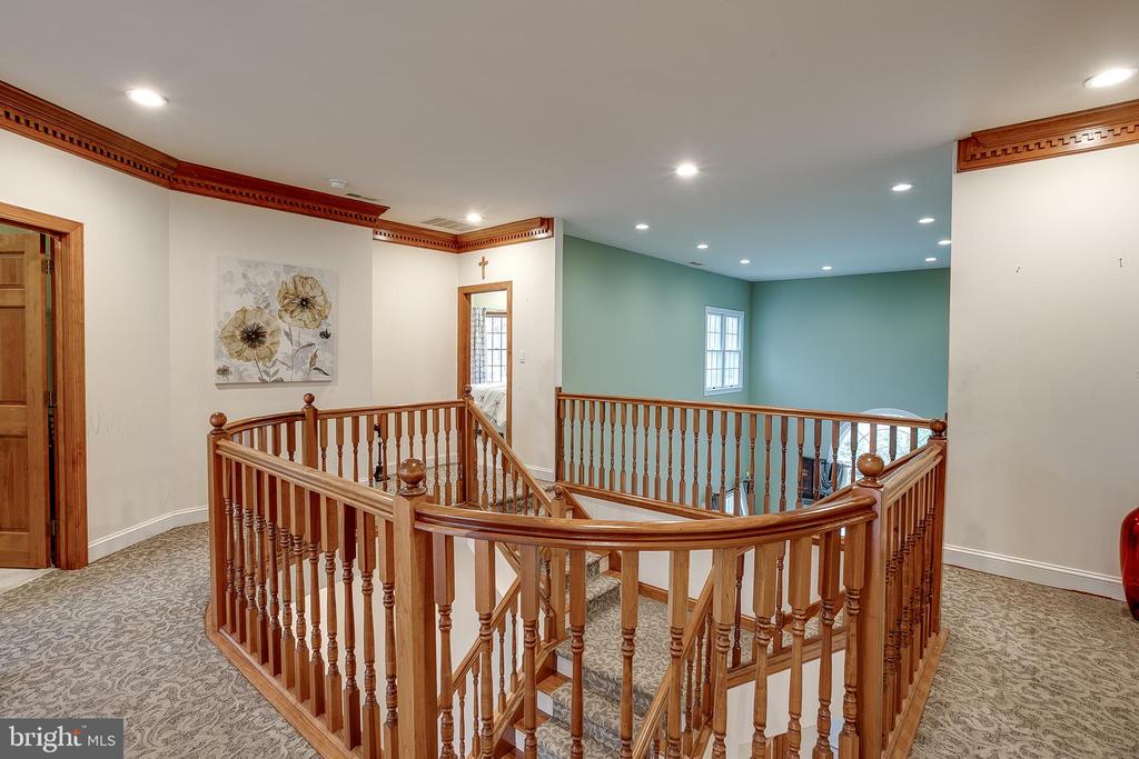 6 OAK RIDGE DRIVE