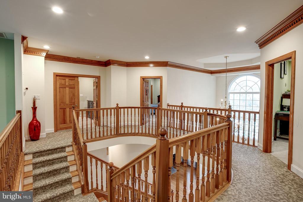 6 OAK RIDGE DRIVE