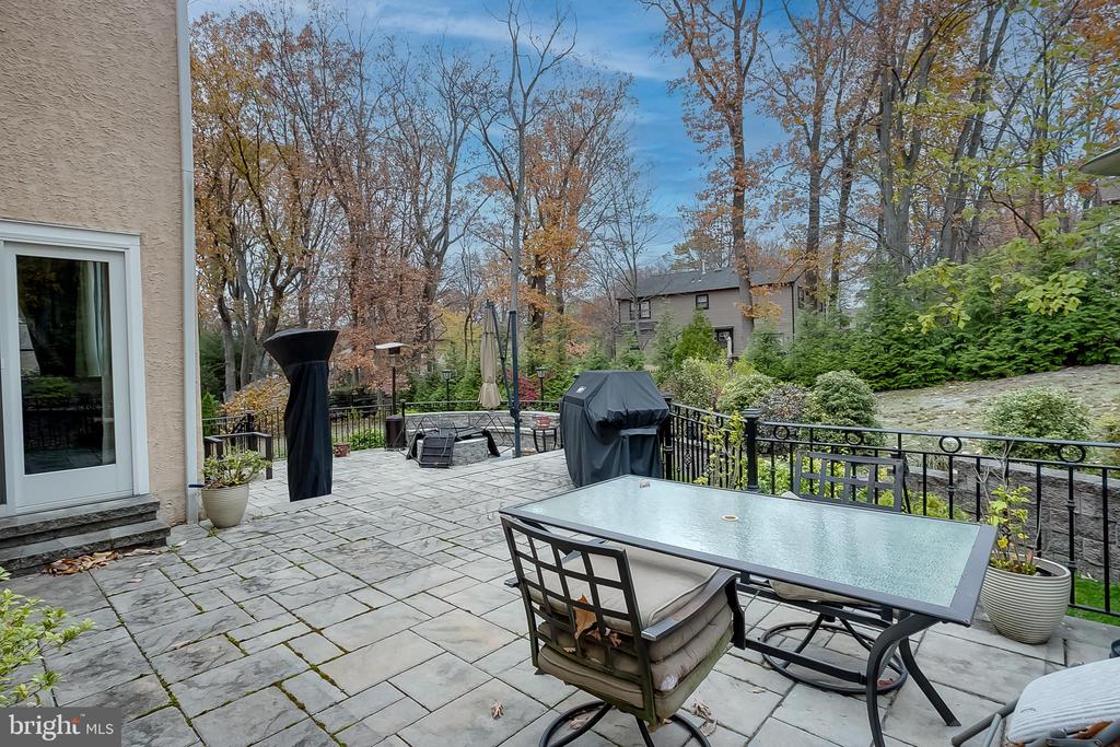 6 OAK RIDGE DRIVE