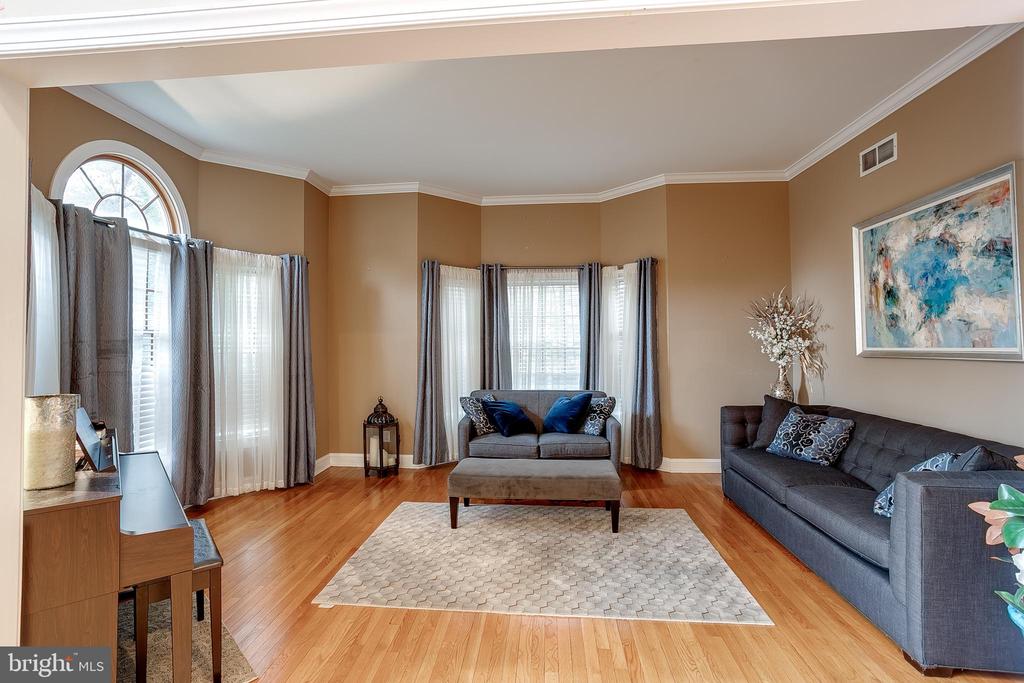 6 OAK RIDGE DRIVE