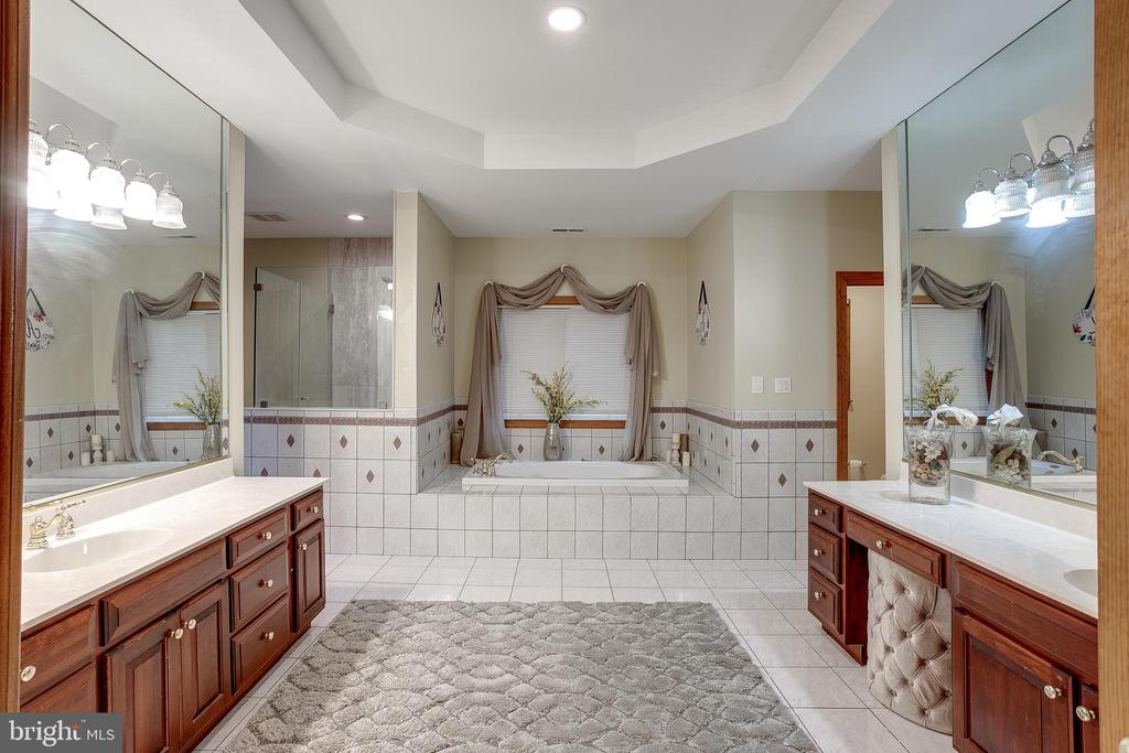 6 OAK RIDGE DRIVE