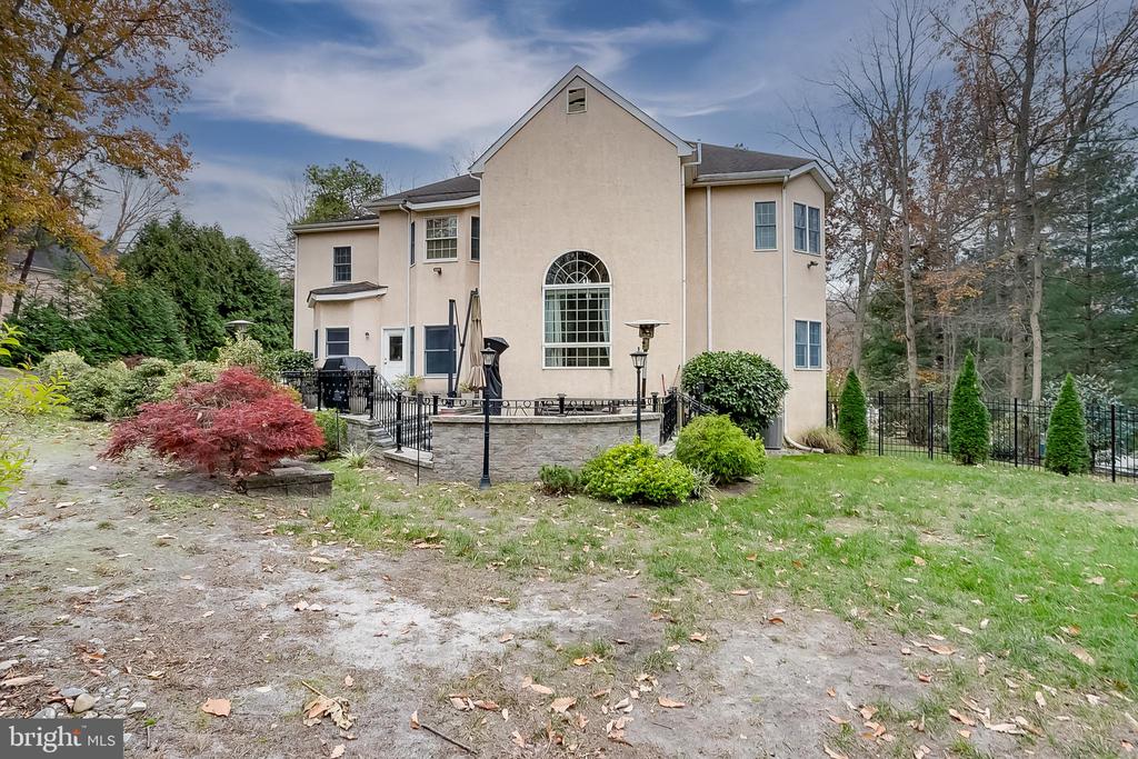6 OAK RIDGE DRIVE