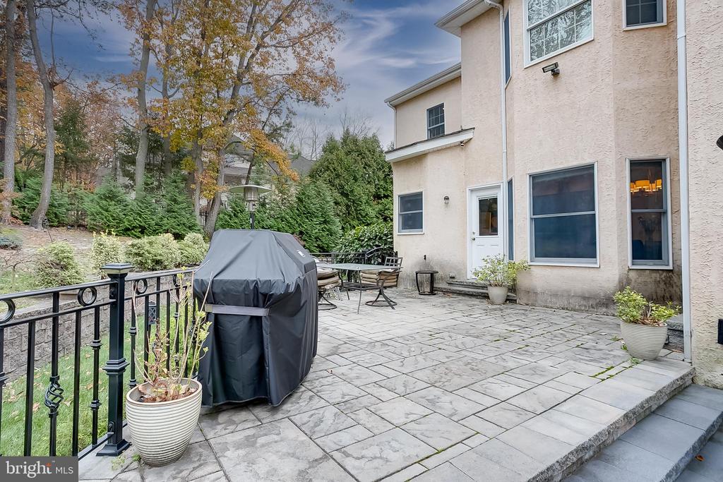 6 OAK RIDGE DRIVE