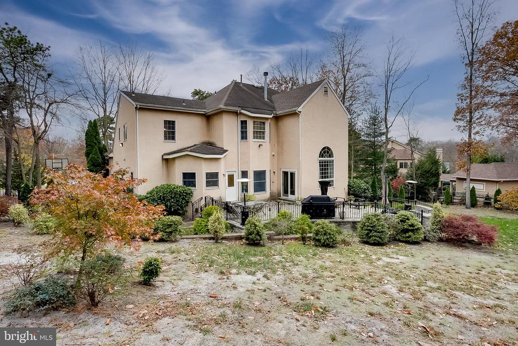 6 OAK RIDGE DRIVE