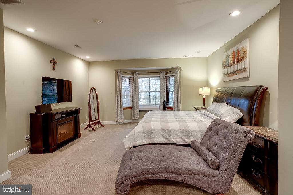 6 OAK RIDGE DRIVE