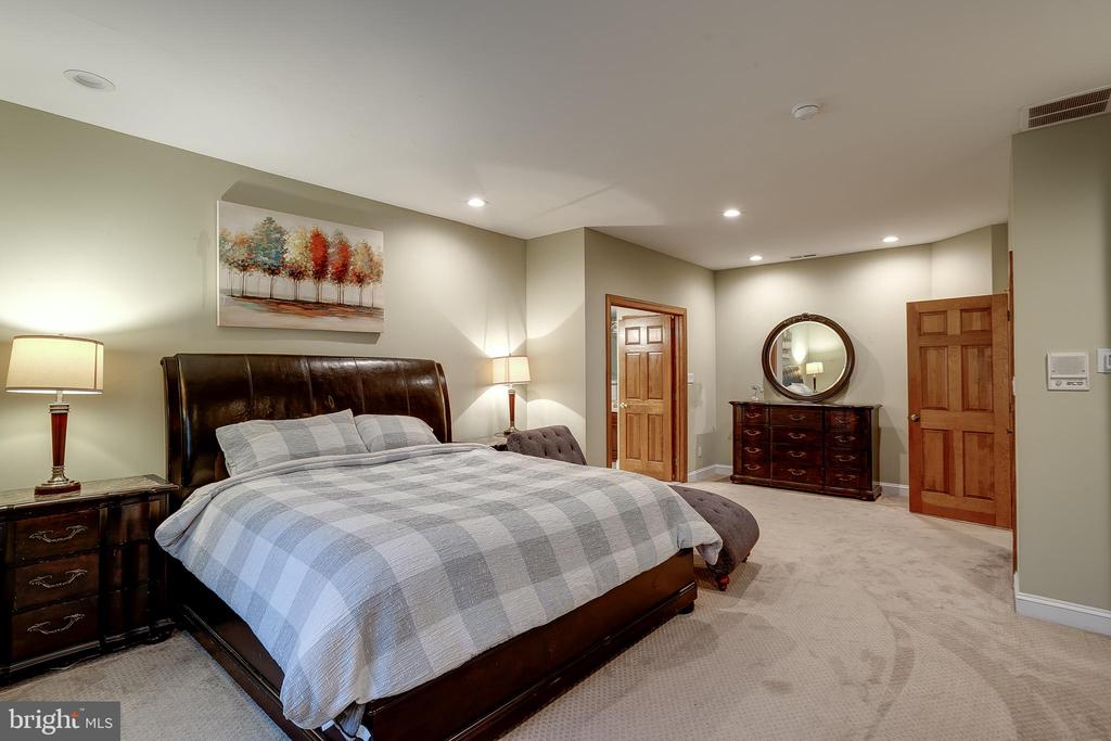 6 OAK RIDGE DRIVE