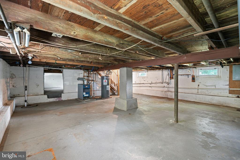 1615 CHAPEL AVENUE W