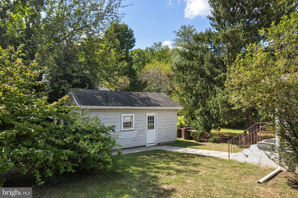 1615 CHAPEL AVENUE W