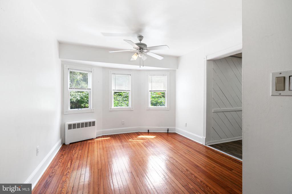1615 CHAPEL AVENUE W