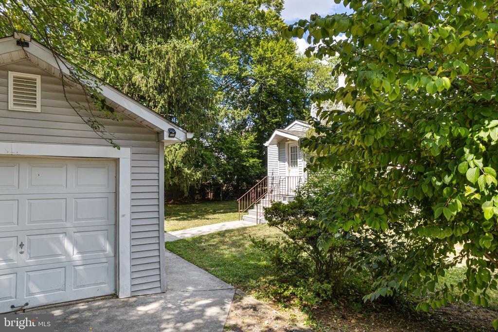 1615 CHAPEL AVENUE W