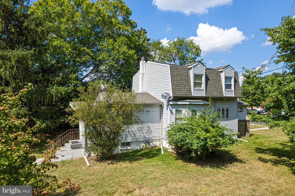 1615 CHAPEL AVENUE W