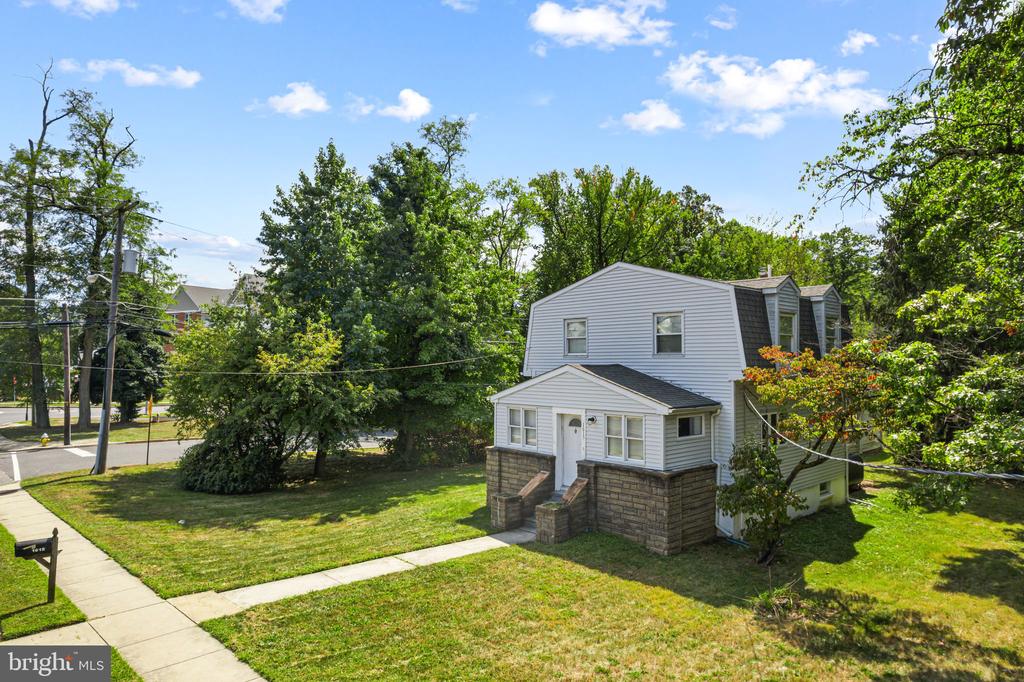 1615 CHAPEL AVENUE W