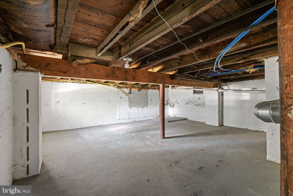 1615 CHAPEL AVENUE W