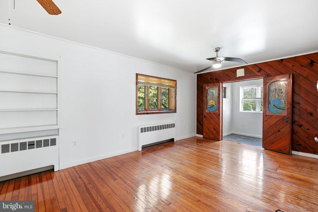 1615 CHAPEL AVENUE W