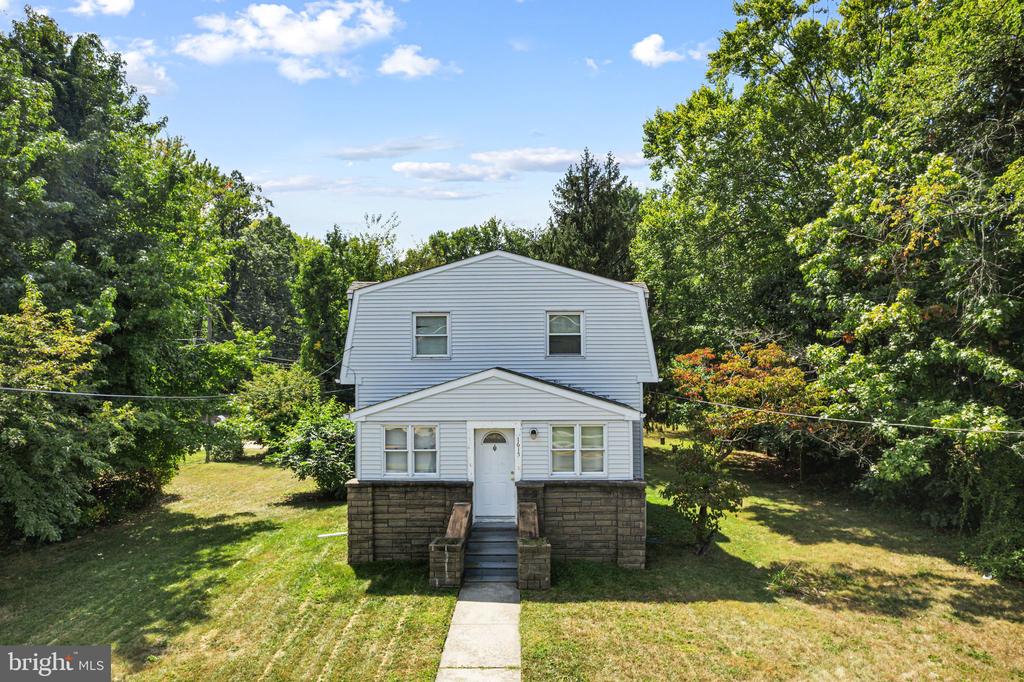 1615 CHAPEL AVENUE W