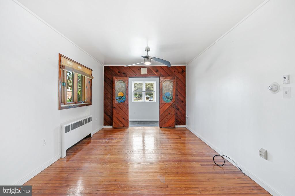 1615 CHAPEL AVENUE W