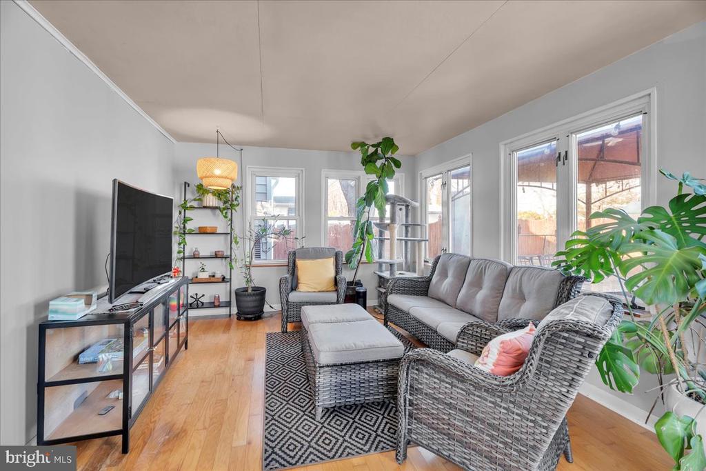 528 DUBOIS AVENUE