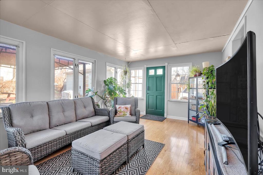 528 DUBOIS AVENUE