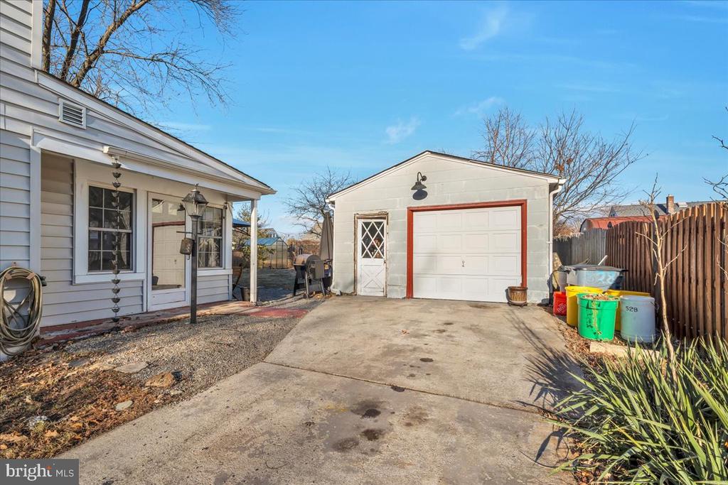 528 DUBOIS AVENUE