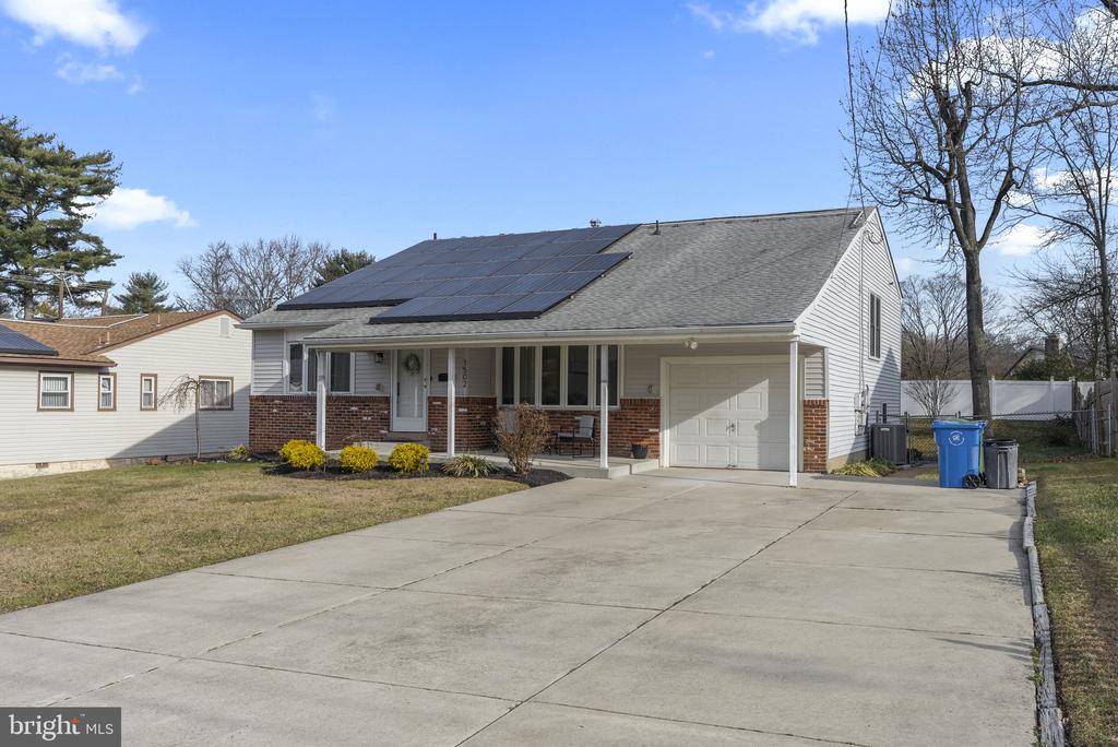 1502 RANDY LANE