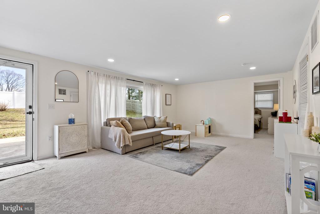 1502 RANDY LANE