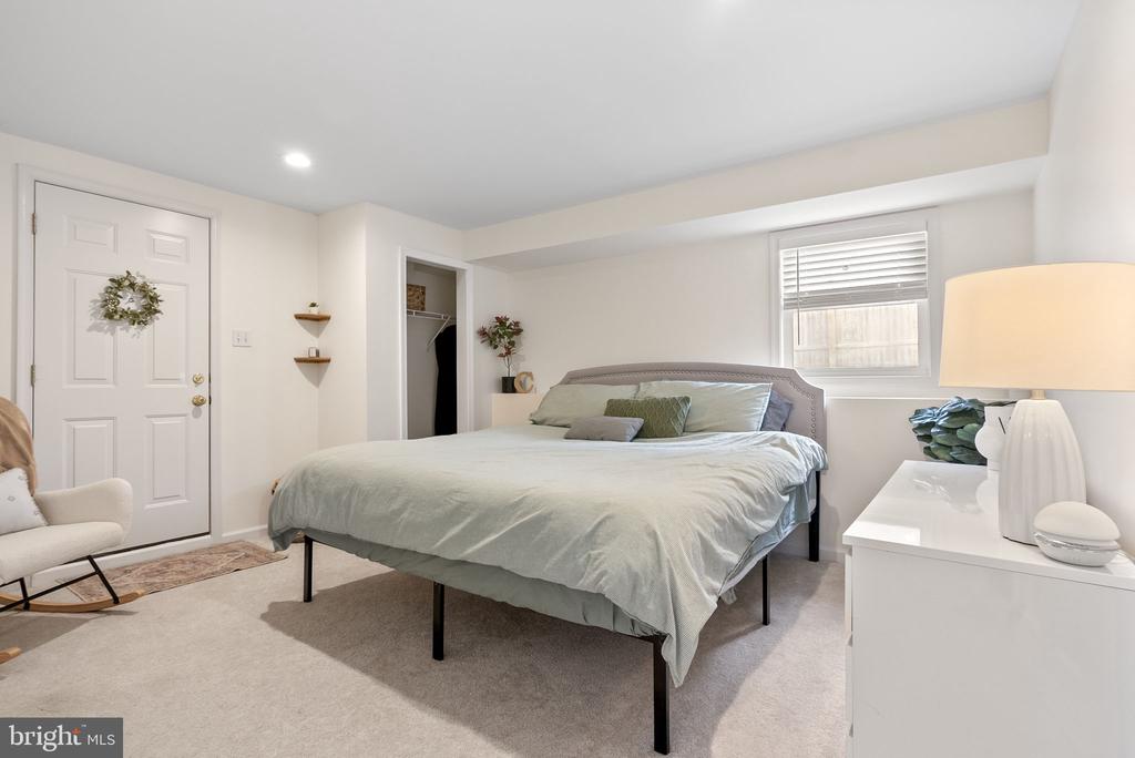 1502 RANDY LANE