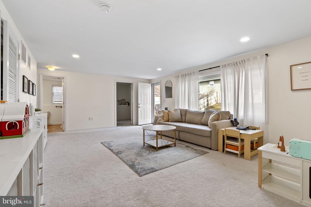1502 RANDY LANE