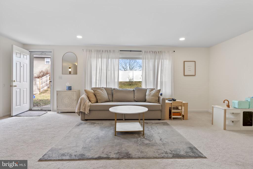 1502 RANDY LANE