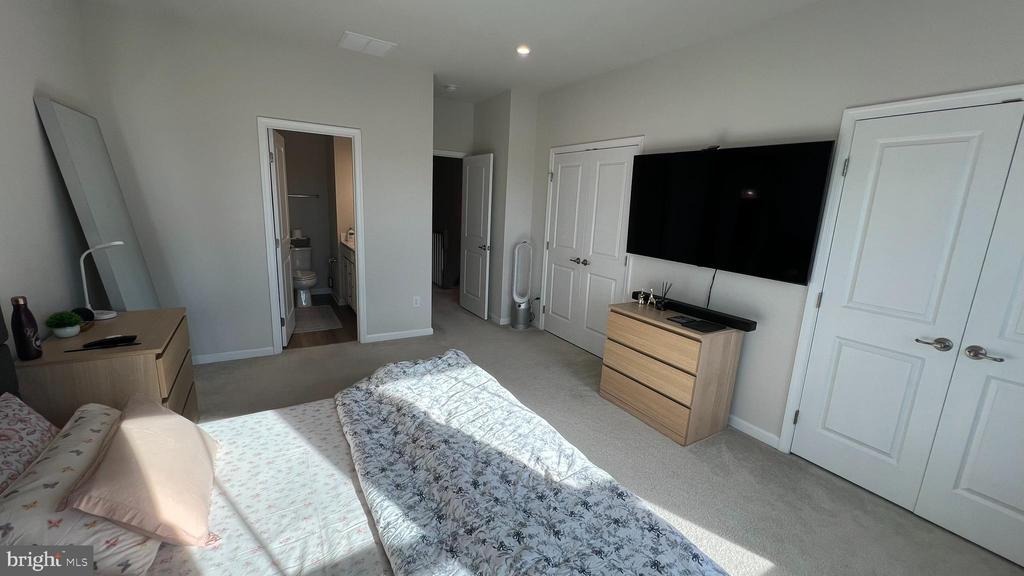 11 SIDNEY LANE