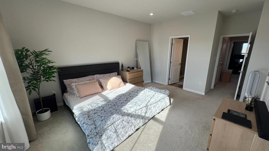 11 SIDNEY LANE
