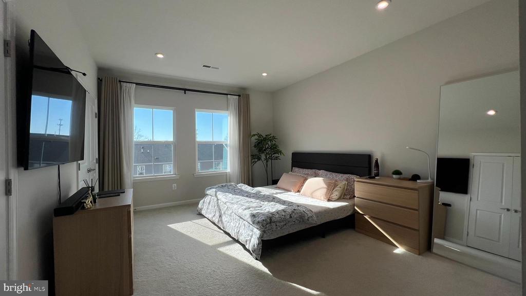 11 SIDNEY LANE