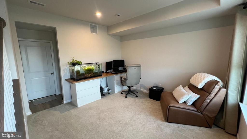 11 SIDNEY LANE