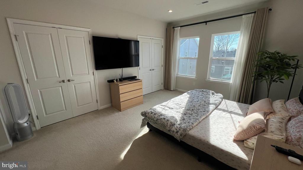 11 SIDNEY LANE
