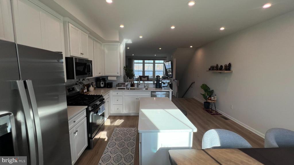 11 SIDNEY LANE