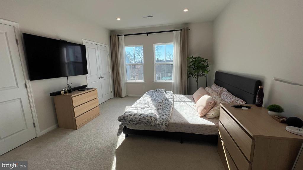 11 SIDNEY LANE