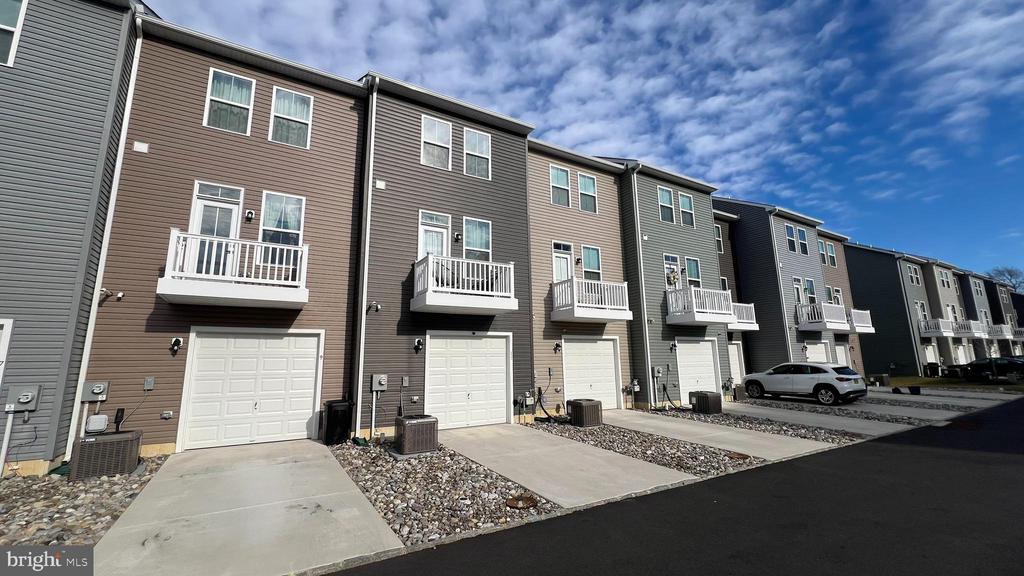 11 SIDNEY LANE