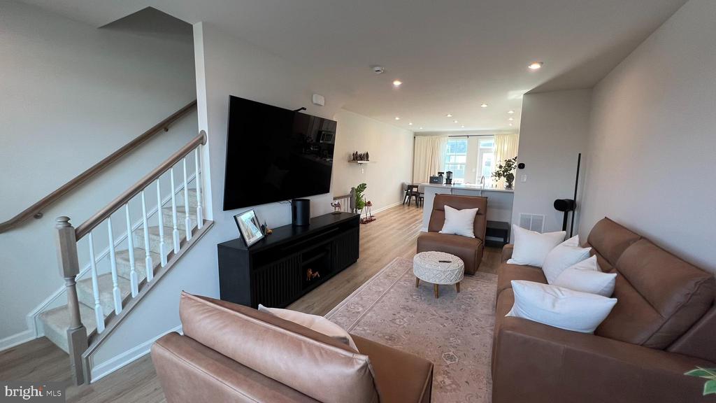 11 SIDNEY LANE