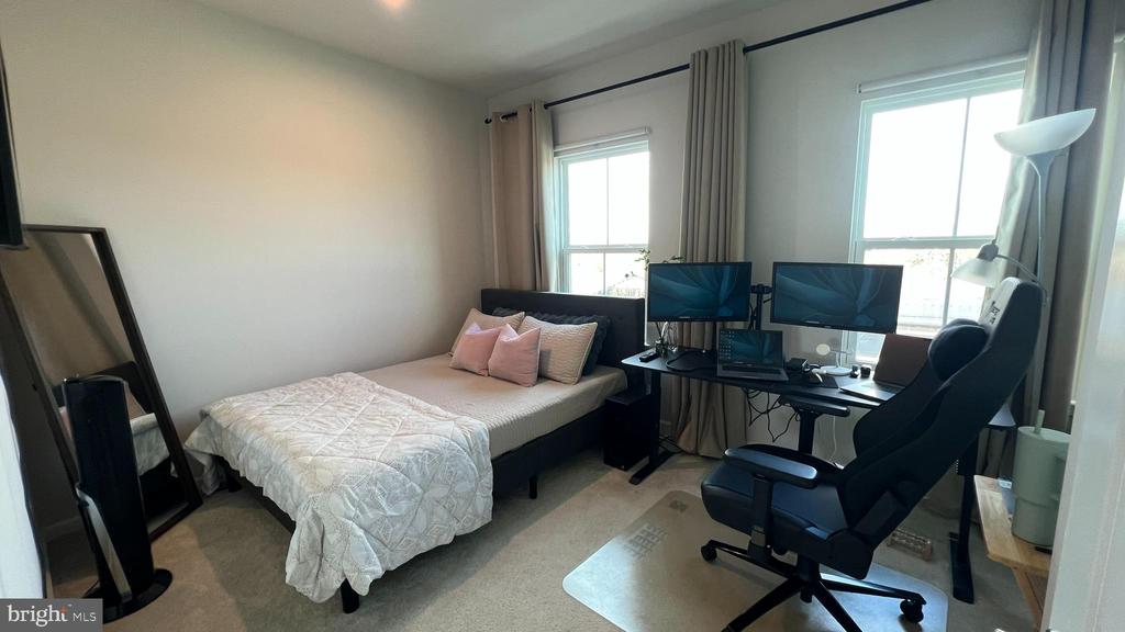 11 SIDNEY LANE