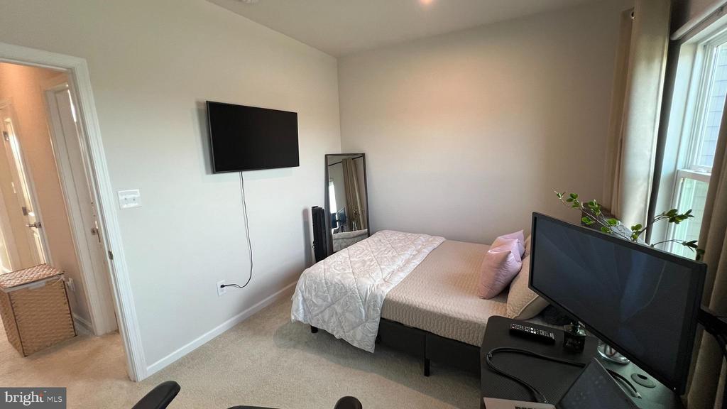11 SIDNEY LANE