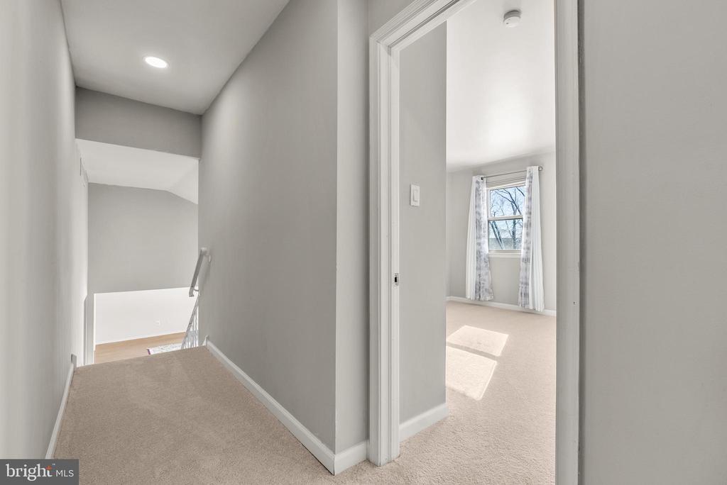 1525 SQUIRE LANE