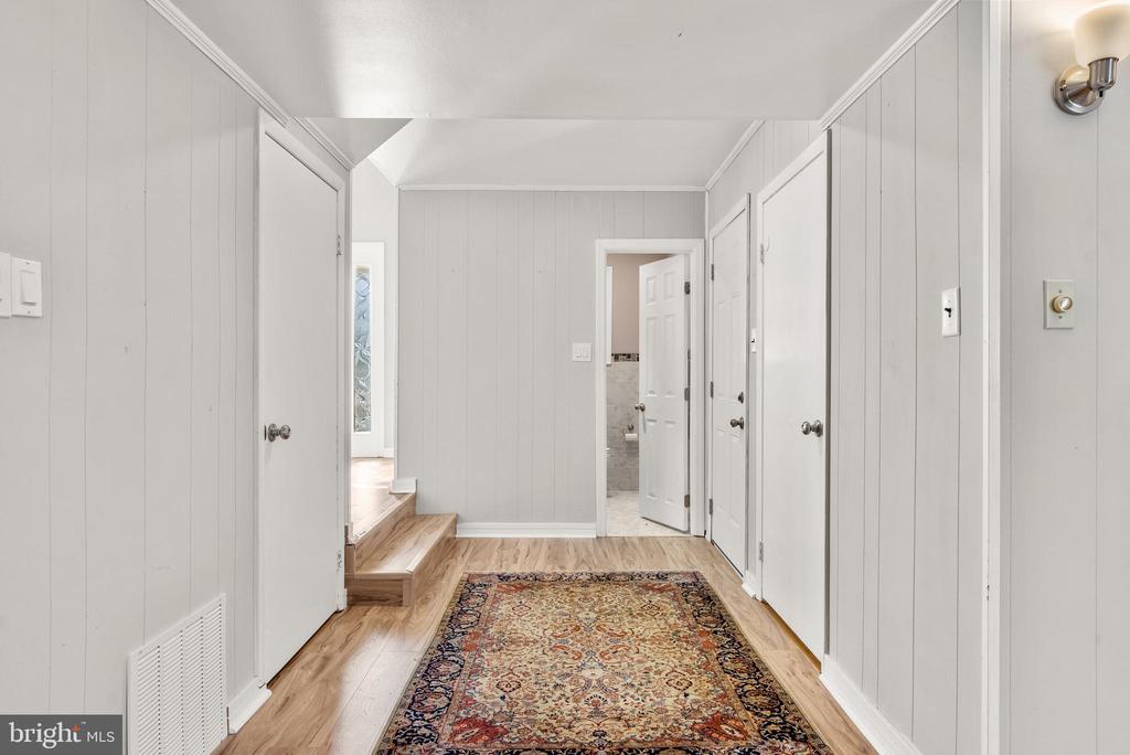 1525 SQUIRE LANE