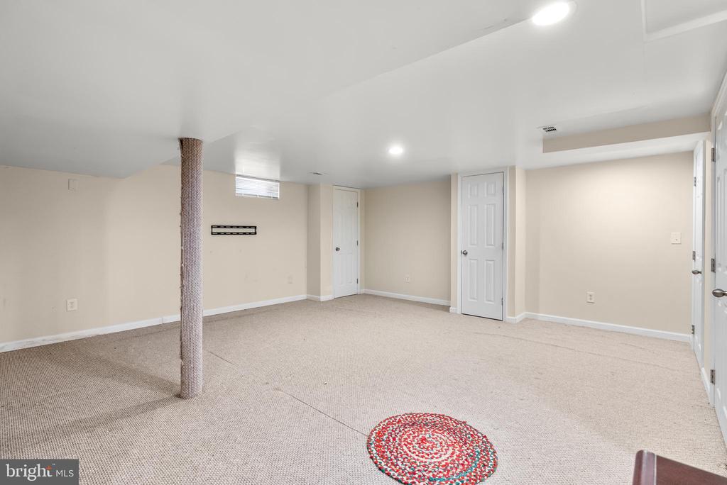 1525 SQUIRE LANE
