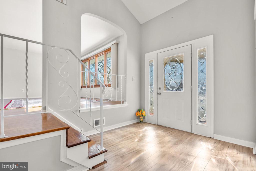 1525 SQUIRE LANE
