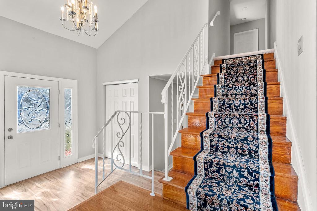 1525 SQUIRE LANE