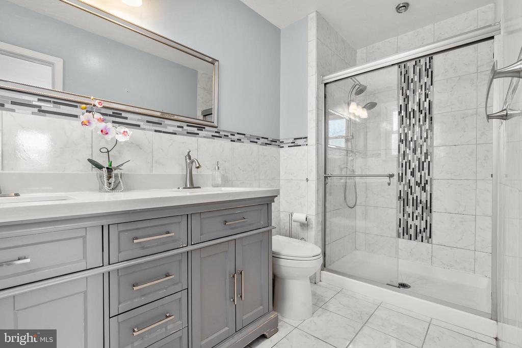 1525 SQUIRE LANE