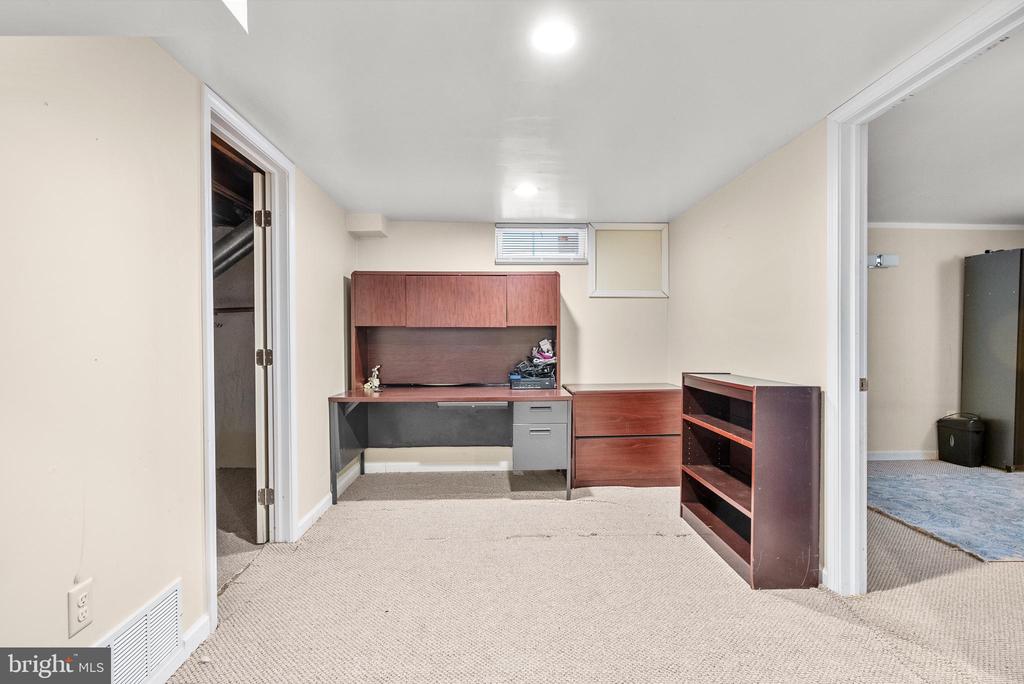 1525 SQUIRE LANE